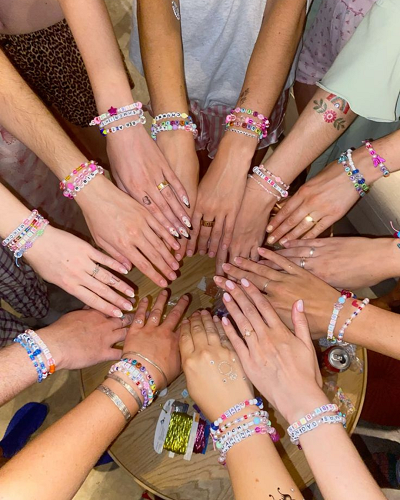 MESSY SESSIE #3 FRIENDSHIP BRACELETS