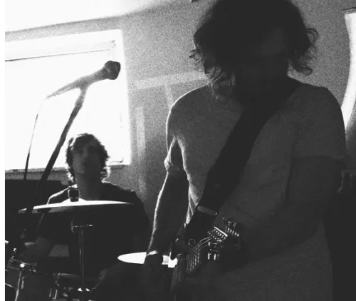 Low End Brussels Presents: String Theory